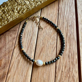 Bransoletka z kamieni naturalnych - hematyt z perłą