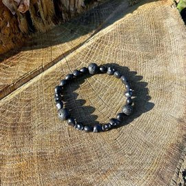 Matowy onyks z czachami z howlita - męska bransoletka z kamieni naturalnych