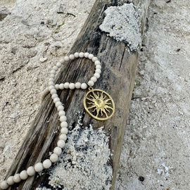 Intuicja, zaufanie, spokój i harmonia - ręczenie robiony naszyjnik kamień rzeczny, kamienie naturalne Słońce