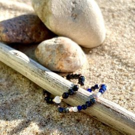 Czarny spinel i lapis lazuli - pierścionek z kamieni naturalnych