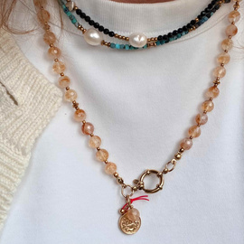 Obfitość, pewność siebie i odwaga - moneta Królowej - naszyjnik z kamieni naturalnych 