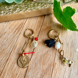 asymetryczne kolczyki - talizman na Rok Konia – czas odwagi, ruchu, niezależności i podążania własną drogą, cytryn, perła, turmalin, hematyt, koral, moneta któlowej