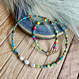 Zanzibar - kolorowy naszyjnik z koralików i 3 perły 